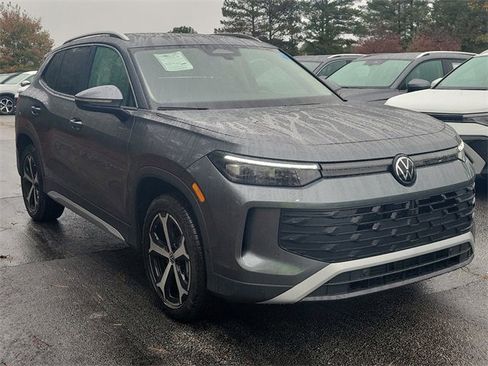 New 2026 Volkswagen Tiguan SE image 3