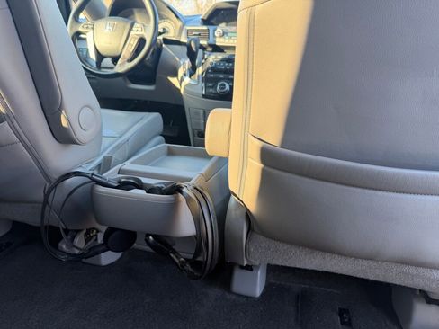Used 2013 Honda Odyssey Touring Elite image 27