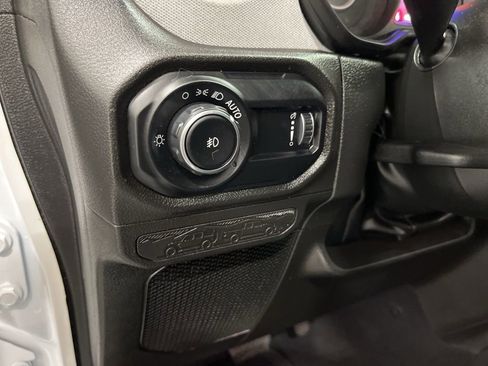 Used 2024 Jeep Wrangler Sport S image 12