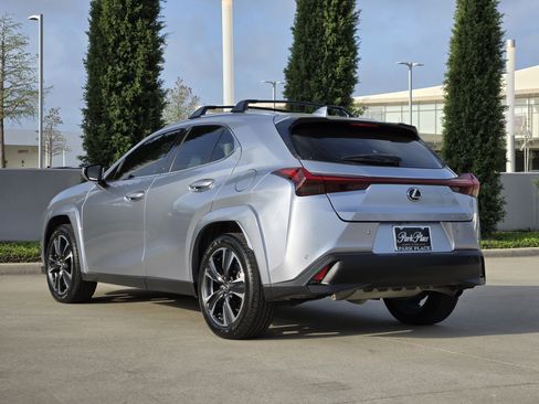 Certified 2023 Lexus UX 250h FWD w/ Accessory Package (Z2) image 4