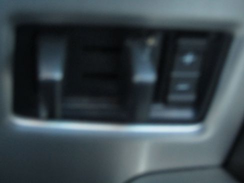 Used 2015 Ford F150 Platinum w/ Equipment Group 701A Luxury image 36