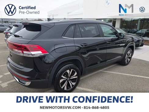 Used 2025 Volkswagen Atlas Cross Sport SE image 3