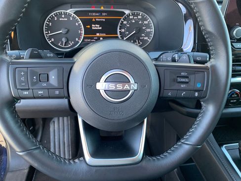 Used 2025 Nissan Pathfinder SV image 30