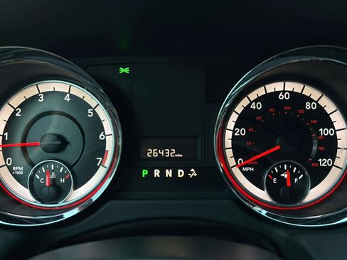 Used 2018 Dodge Grand Caravan SXT w/ Blacktop Package image 9