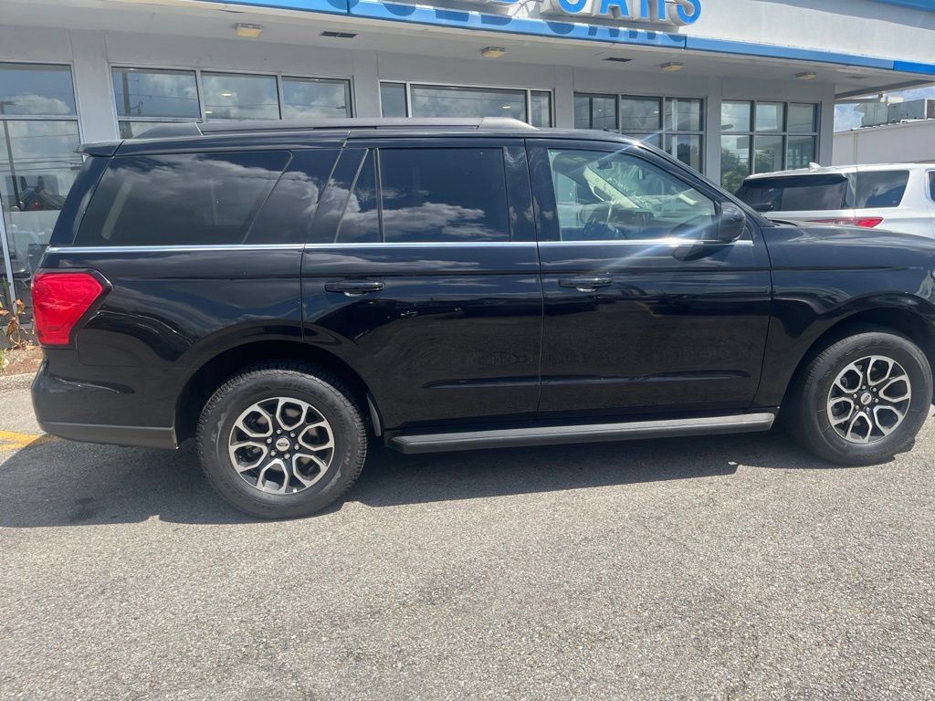 Used 2024 Ford Expedition XLT RWD image 6