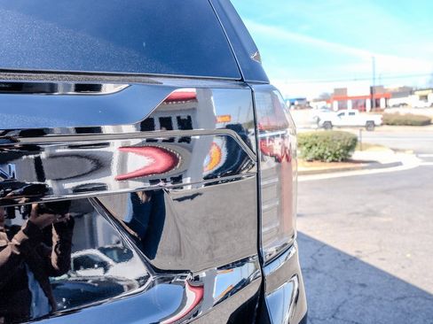 Used 2025 Chevrolet Suburban Z71 image 27