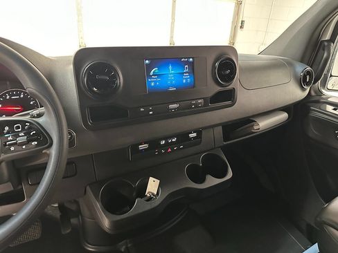 Used 2023 Mercedes-Benz Sprinter 2500 image 31
