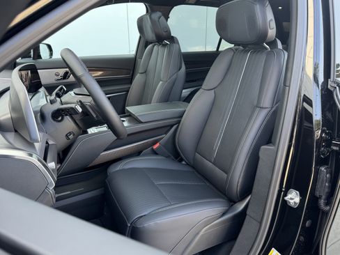 New 2026 Cadillac Vistiq Luxury image 11