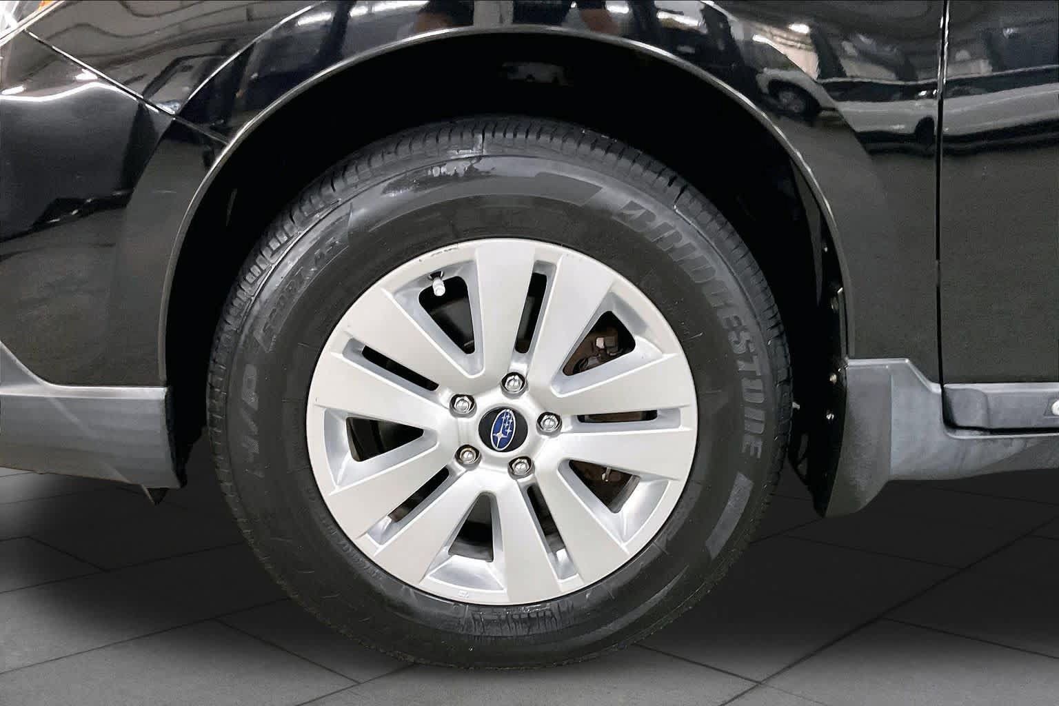 Used 2017 Subaru Outback 2.5i Premium AWD/4WD image 11