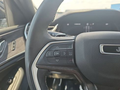 Used 2024 Jeep Grand Cherokee Limited AWD/4WD image 17