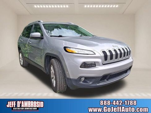 Used 2017 Jeep Cherokee Latitude w/ Safety/Convenience Group AWD/4WD image 1