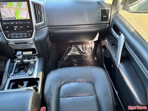 Used 2017 Toyota Land Cruiser AWD/4WD image 17