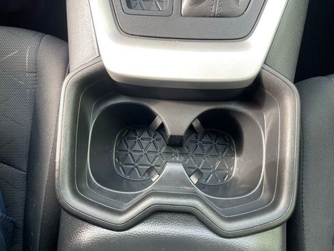 Used 2021 Toyota RAV4 XLE image 18