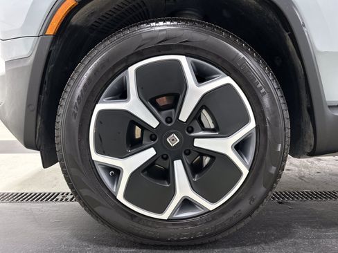 Used 2024 Rivian R1T Adventure AWD/4WD image 9