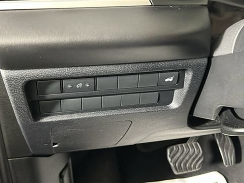 Used 2023 Mitsubishi Outlander SE FWD image 19