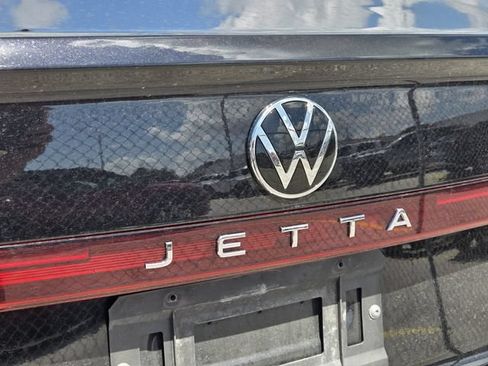 Used 2025 Volkswagen Jetta SE FWD image 4