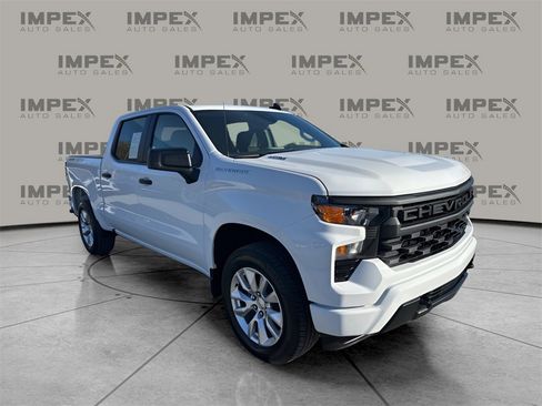 Used 2025 Chevrolet Silverado 1500 Custom image 7
