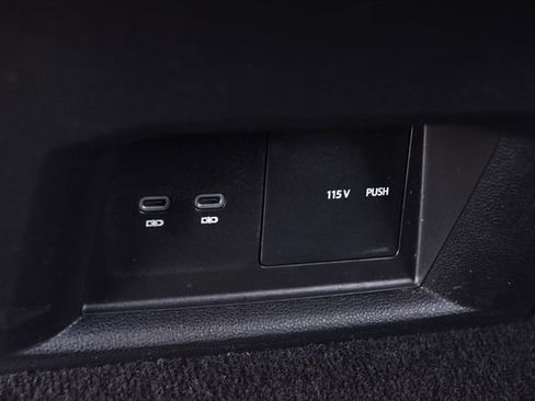 Certified 2022 Volkswagen Atlas Cross Sport SE w/ Panoramic Sunroof Package image 22