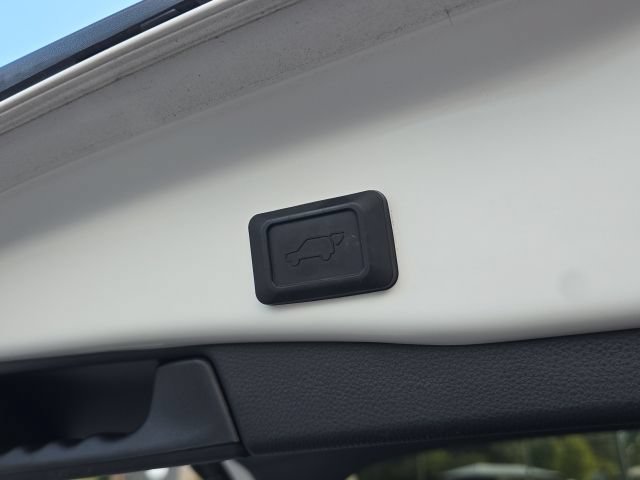 Used 2019 Toyota RAV4 XLE Premium FWD image 13