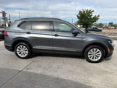 Used 2018 Volkswagen Tiguan SE w/ Panoramic Sunroof Package AWD/4WD image 6