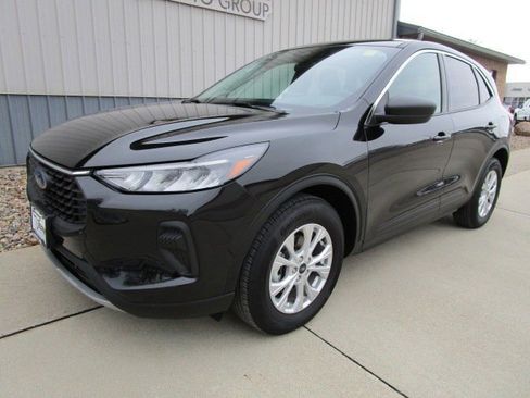 Used 2024 Ford Escape Active image 1