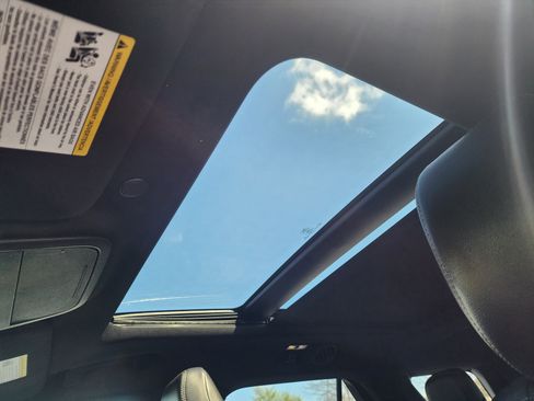 Used 2020 Ford Explorer XLT w/ Equipment Group 202A image 27