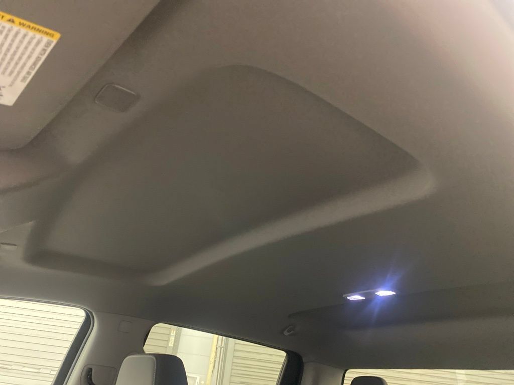 Used 2022 Chevrolet Silverado 1500 LT AWD/4WD image 16
