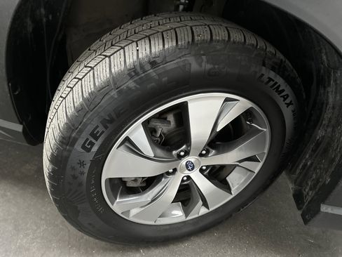 Used 2023 Subaru Ascent Premium w/ Convenience Package image 11