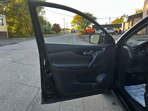 Used 2019 Nissan Rogue Sport SV image 14