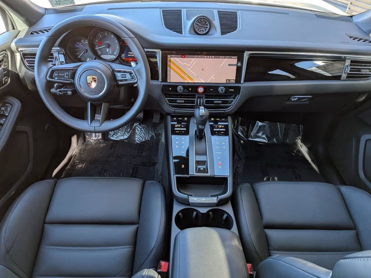 Certified 2026 Porsche Macan AWD/4WD image 19