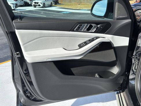 Used 2025 BMW X5 xDrive40i w/ Premium Package image 14