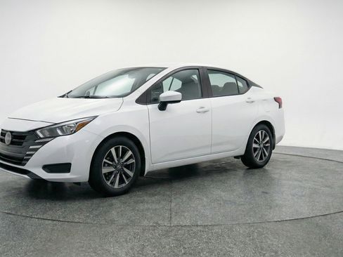 Used 2025 Nissan Versa SV FWD image 3