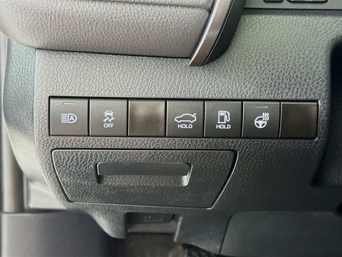 Used 2024 Toyota Camry SE FWD image 11