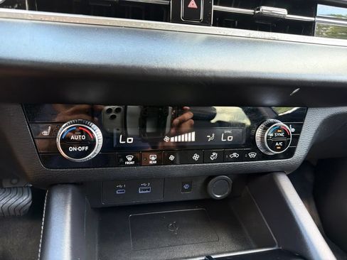 Used 2024 Mitsubishi Outlander SE AWD/4WD image 12