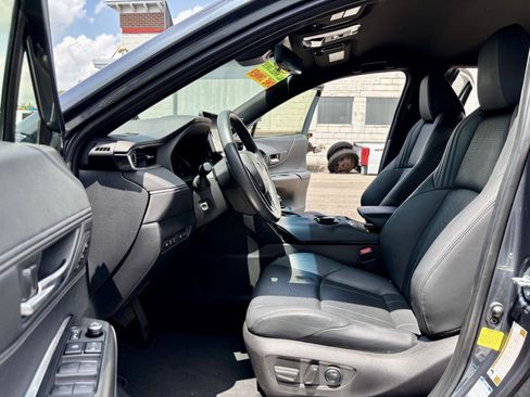 Used 2022 Toyota Venza Limited AWD/4WD image 2