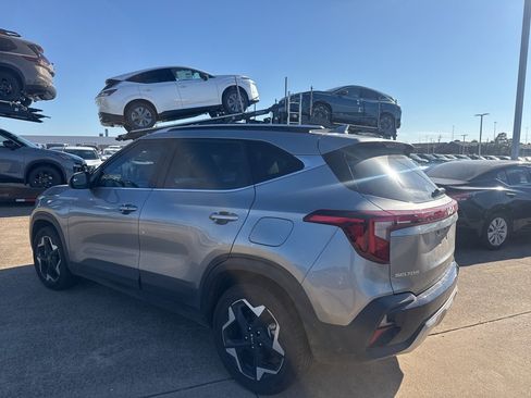 Used 2024 Kia Seltos EX image 5