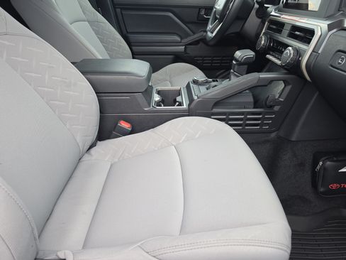 Certified 2025 Toyota Tacoma SR5 AWD/4WD image 12