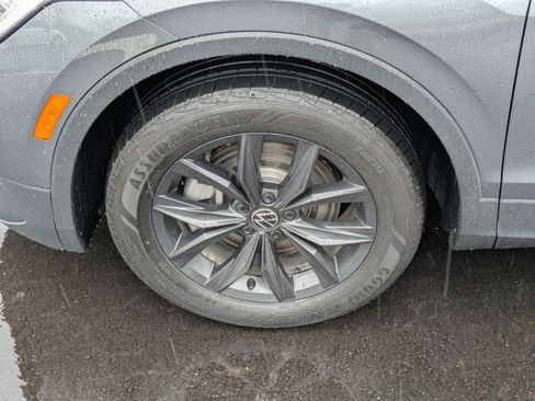 Certified 2024 Volkswagen Tiguan SE w/ Panoramic Sunroof Package image 14