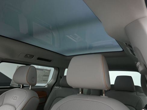 New 2025 Volkswagen ID. Buzz 1st Edition image 21