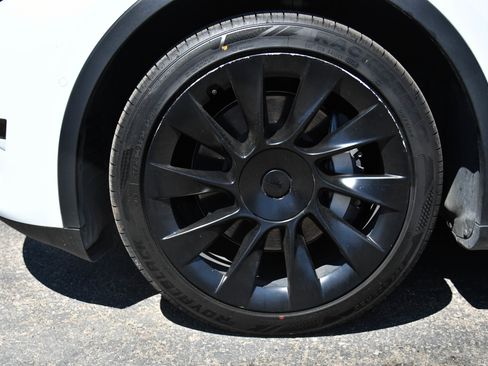 Used 2023 Tesla Model Y Long Range AWD/4WD image 12
