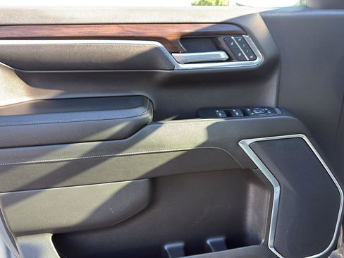 Used 2024 GMC Sierra 1500 SLT image 15