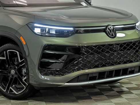 New 2026 Volkswagen Tiguan SEL R-Line AWD/4WD image 2