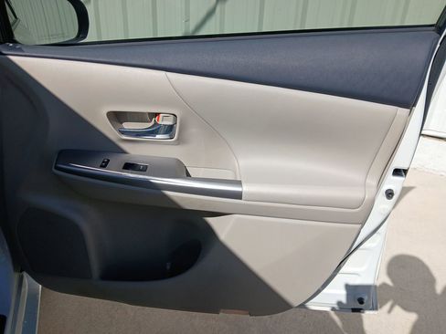 Used 2017 Toyota Prius V Four image 17