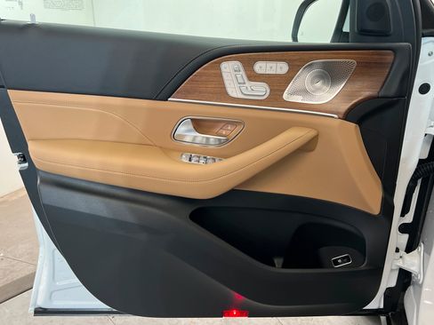 New 2026 Mercedes-Benz GLS 580 4MATIC image 14
