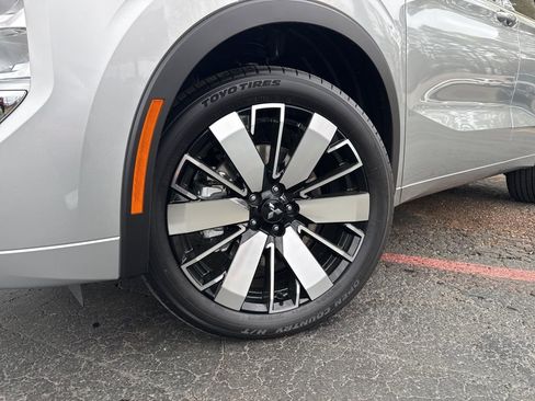 New 2026 Mitsubishi Outlander SEL image 2