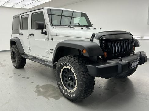 Used 2013 Jeep Wrangler Unlimited Sport image 3
