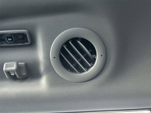 Used 2023 Ford Explorer XLT w/ Equipment Group 202A image 40