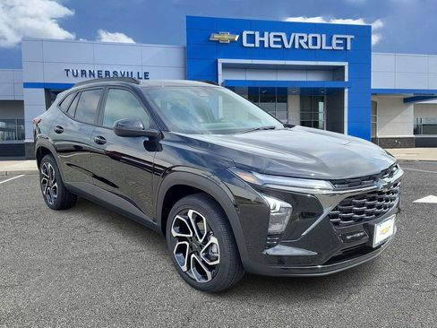 New 2026 Chevrolet Trax RS w/ Driver Confidence Package image 2