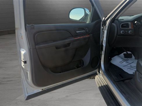 Used 2012 GMC Yukon SLT w/ Regional Value Package image 17