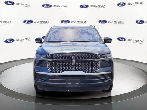 Used 2025 Lincoln Navigator Reserve AWD/4WD image 8